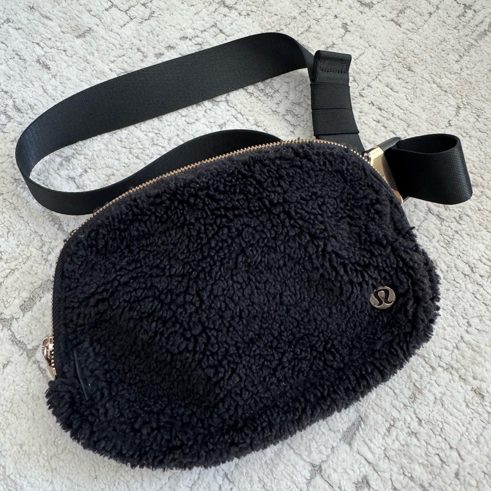 LULULEMON Black & Gold Fleece Belt Bag